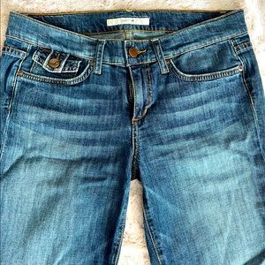 Joes Jeans blue jeans with cute pocket button detail.